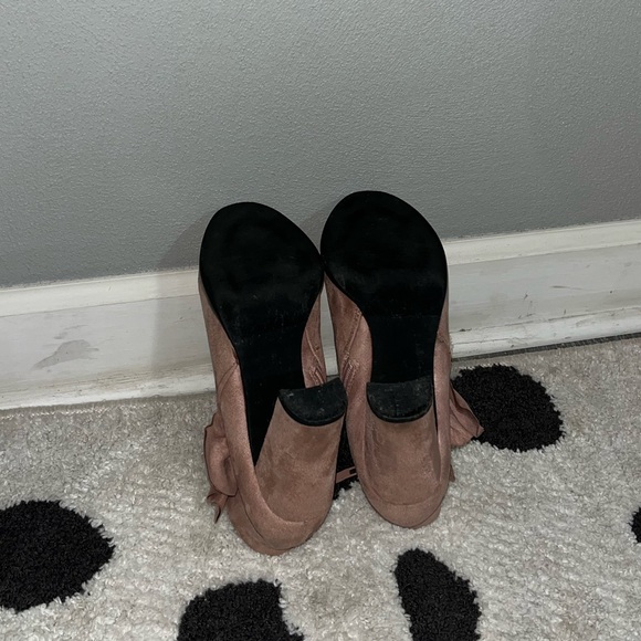 Bella Marie Pink Ruffled Pumps - Picture 5 of 7